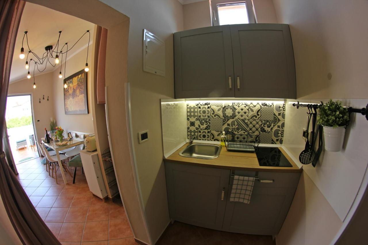 Room And Apartment Doris Ловречица Экстерьер фото