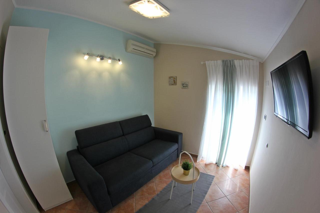 Room And Apartment Doris Ловречица Экстерьер фото