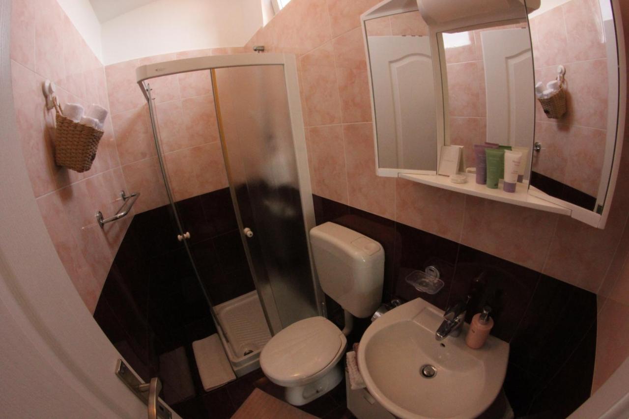 Room And Apartment Doris Ловречица Экстерьер фото
